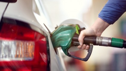 Lovitură cruntă pentru cei cu mașini pe benzină: N-avem ce să facem! Pregătiți-vă de ce e mai rău